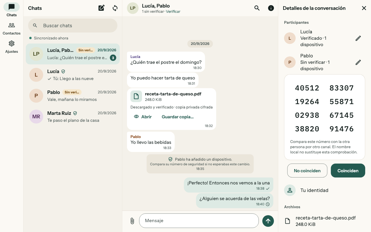 Escritorio con lista, conversación y detalles